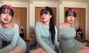 妹と兄が配信中にイチャイチャする。妹はイク？