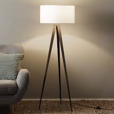 Selon le matériau et la forme, tu peux jouer avec la lumière et créer des jeux d'ombre sur le mur. Lampadaire Trepied Benik Abat Jour Blanc Noyer Luminaire Fr