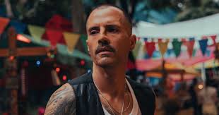 Mike Bahía y el gran éxito de “Buscándote”, banda sonora de “Papá a la  deriva”: “Me abrió las puertas en Chile”