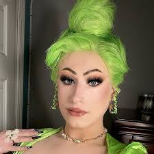 Selena Graham's Instagram, Twitter & Facebook