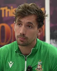 Sam Walker's Instagram, Twitter & Facebook