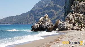 Boire et danser jusqu'à l'aube sur une plage de sable fin, faire du shopping dans les boutiques de luxe et se baigner dans une eau cristalline à la plage d'elia ou à celle de kalafati, au sud. Les Plus Belles Plages D Eubee
