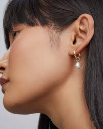 Kendra Scott Willa Gold Pearl Huggie Earrings Freshwater Cultured