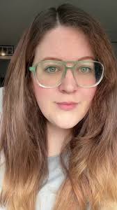 Bethany Armstrong (@bethanyarmstrong89)