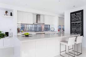 Get inspired by the different types of moorish moroccan design, or our geometric collections. London Grey Caesarstone Benchtop With Window Splashback Cocinas Modernas London Grey Caesarstone Kitchen Kitchen Reno