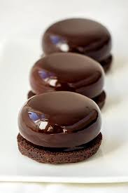 Glacage Miroir Au Chocolat Empreinte Sucree Recette Glacage Miroir Chocolat Chocolat
