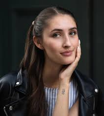 Denise Berlin's Instagram, Twitter & Facebook