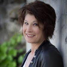 Lisa Robichaud's Instagram, Twitter & Facebook