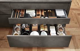 Una cocina con península es una solución habitual en apartamentos y pisos pequeños en los que la cocina va integrada con el comedor o zonas de paso. Catalogo De Cocinas De Estilo Moderno Catalogo De Cocinas Astilo Zaragoza 976 21 69 50
