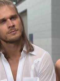 Heiße Rumba mit Renata und Ella: Valentin Lusin kommt beim Trio Dance ins  Schwitzen