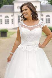 Curvy Bride Bride Hochzeit Hochzeitskleid Brautkleid Ubergrosse Plus Siz Braut Plus Wedding Dresses Curvy Dress Curvy Bride