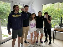 Pokimane twerking on stream ignore these fortnite vbucks giveaway gta 5 cod bo 4 iiii top thicc twerking. Pokimane Pokimanelol Twitter