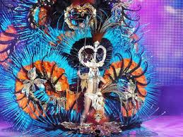 Amanda Perdomo Y Su Disenador Daniel Pages Consiguen El Titulo De Reina Del Carnaval De S C De Tenerife 2014 Carnaval Carnaval Tenerife Carrozas De Carnaval