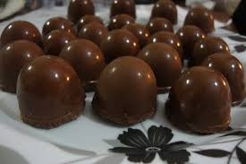 Resultado de imagem para trufas pequenas de chocolate