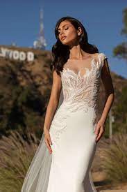 Il mitico brand spagnolo torna a far sognare le future spose con una collezione degna di una star di hollywood. Pronovias Abiti Da Sposa 2021 Vestiti Da Sposa Pronovias