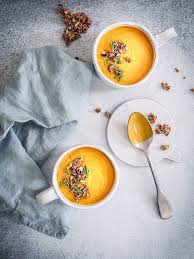 Suppe Aus Gerosteten Mohren Garam Masala Schwarzkummelol Mit Haselnuss Sesam Crumble Rezept In 2020 Schwarzkummel Rezepte Schwarzkummelol