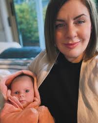 Hello! I am available every weekday (except Tuesdays) for balayage or face  framing foils if anyone needs someone! I have shoulder length brown hair,  no dye. I'm in Dee Why so ideally