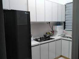 Kos buat kabinet dapur jadi tak mahal kalau ikut trik wanita ini. Kabinet Dapur