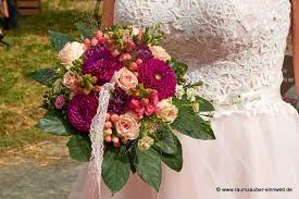 Schwarz bestickter viktorianischer dolman, ca. Das Brautkleid Ist Bestellt Die Schuhe Sind Ausgesucht Fehlt Nur Noch Der Brautstrauss Raumzauber Sinnwelt