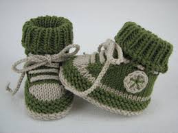 Learn how to make these knitted baby booties made with garter stitch. Baby Shoes Baby Boots Knitting Pattern