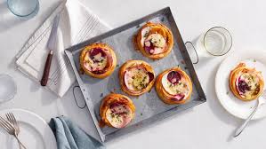 Many of our thanksgiving appetizers are quick and easy to prepare and are the perfect finger foods for kids and adults alike, and many can be made in advance. Easy Thanksgiving Appetizers To Start A Fabulous Feast Martha Stewart
