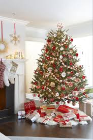 10 Top Christmas Tree Decorating Ideas The Daily Basics Traditional Christmas Decorations Traditional Christmas Tree Scandinavian Christmas Decorations