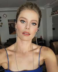 Maybe you would like to learn more about one of these? Burcu Biricik On Instagram Instagramda Gif Im Varmis Coook Mutlu Oldummmm Tisikkirler Emotionturkiye Makyaj Gulumerzincan Sac Huseyinacikgoz Styling Artofit