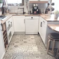 Nach 19 Jahren Haben Wir Unserer Kuche Von Ikea Ein Vinylboden Kuche Vinylboden Fliesenboden Kuche