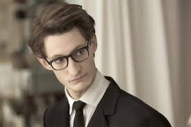 Dimensions (h × l) 20,2 × 25 cm. Comme Pierre Niney Ils Ont Quitte La Comedie Francaise