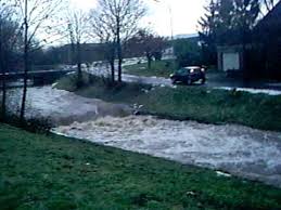 Die feuerwehr war den ganzen tag im einsatz. 7 1 2011 Leichtes Hochwasser An Der Erft Youtube