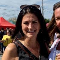 Karen Hutter's Instagram, Twitter & Facebook