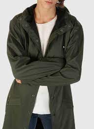 Comme l'imperméable, le trenchcoat est généralement long de couleur claire, beige ou grise, mais il existe aussi en noir. Coupe Vent Impermeable A Capuche Green Rains Femme Place Des Tendances