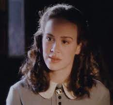 She is the recipient of several accolades, including a primetime emmy award and a golden globe award.in 2017, time magazine named her one of the 100 most influential people in the world in the artists category. Young Sarah Paulson In 2021 Sarah Paulson Sarah Boyfriend Photos