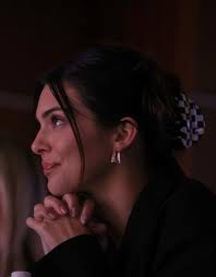 Kendall Jenner attends the game between the New York Knicks and the Phoenix  Suns at Madison Square Garden.