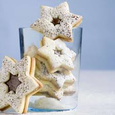Nutellasterne Schokoladenguetzli Fur Weihnachten Teig Vorbereiten Und Auswallen Sterne Ausstechen Und Backen Dann Mit Nutell Kerstdesserts Koekjes Recepten