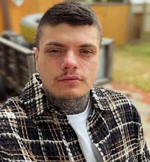 Dawson Creek RCMP oppfordrer innbyggere til å sjekke eiendommene sine og se  under terrasser etter en mann som har vært savnet siden nyttårsaften