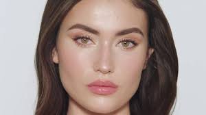 How to use Charlotte Tilbury Collagen Lip Bath