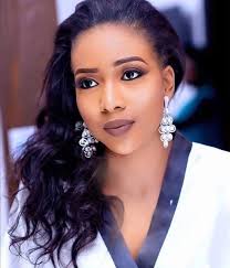 Mwanamke mzuri na mwenye hekima na busara siku zote hubeba baraka na  mafanikio ya mume wake, Siku zote mwanamke bora humsapoti mumewe kwa hali  zote shida na raha. Tatizo huja wanawake wema