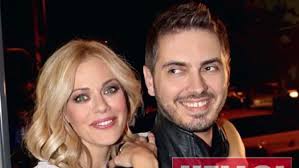 Εμείς εδώ κι αρκετά χρόνια. Mixalhs Xatzhgiannhs Zeta Makrypoylia Olh H Alh8eia Gia Celebrities Eidhseis