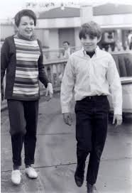 Rare Photo Of Judy Garland And Her Son Joe Luft Around 1967 Judy Garland Liza Minnelli Judy Garland Liza Minnelli