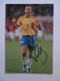 ʁoˈnawdu ˈlwis nɐˈzaɾju dʒi ˈɫĩmɐ; Ronaldo Brasilien Autogramm Signed 10x15 Cm Postkarte Eur 99 99 Picclick De