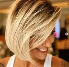 Il caschetto liscio ordinato è perfetto su una chioma naturalmente stirata e lucente. Tante Idee Per Il Tuo Nuovo Taglio Di Capelli Corti Vogue Italia