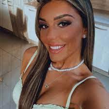 Adele Spence's Instagram, Twitter & Facebook