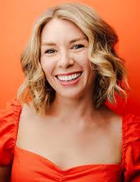 Gwen Hyde's Instagram, Twitter & Facebook