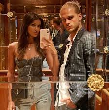 Er kann nicht nur kicken, sondern auch singen, schauspielern, tanzen und produziert seinen eigenen gin. Sind Rurik Gislason Und Seine Nathalia Etwa Kein Paar Mehr Promiflash De