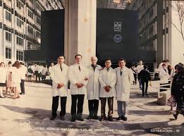 Está especializado en medicina interna por el instituto nacional de ciencias médicas y nutrición salvador zubirán. Los Lopez Gatell La Familia Que Ayer Esquivo Balas Y Hoy Receta Dias De Guardar