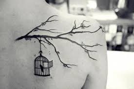 Tree With Birds Flying Away Tattoo Meaning Blackbird Tattoo Tatouage Amoureux Tatouage De Branche Tatouages Mignons