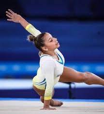 Rebeca andrade e flávia saraiva juntas na vila olímpica de tóquio (fernando gavini) presença de rebeca andrade nos jogos vira inspiração para flávia saraiva. Flavia Saraiva Se Inspira Em Rebeca Andrade Para Se Recuperar A Tempo Da Final Na Trave Olimpiadas 2020 O Dia