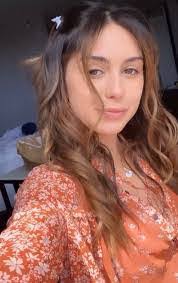 Summer Riley's Instagram, Twitter & Facebook