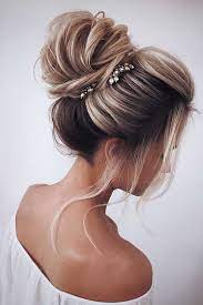 42 Super Cute Christmas Hairstyles For Long Hair Hair Styles Homecoming Hairstyles Medium Hair Styles